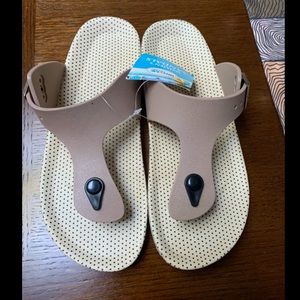 NWT Women’s Tan Sandals Size 9/10